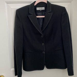 Tahari Arthur Levine Linen Black Suit. Size 6